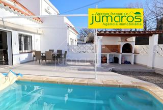 Casa adossada  N/a. Casa con piscina situada en una tranquila calle sin salida, en u
