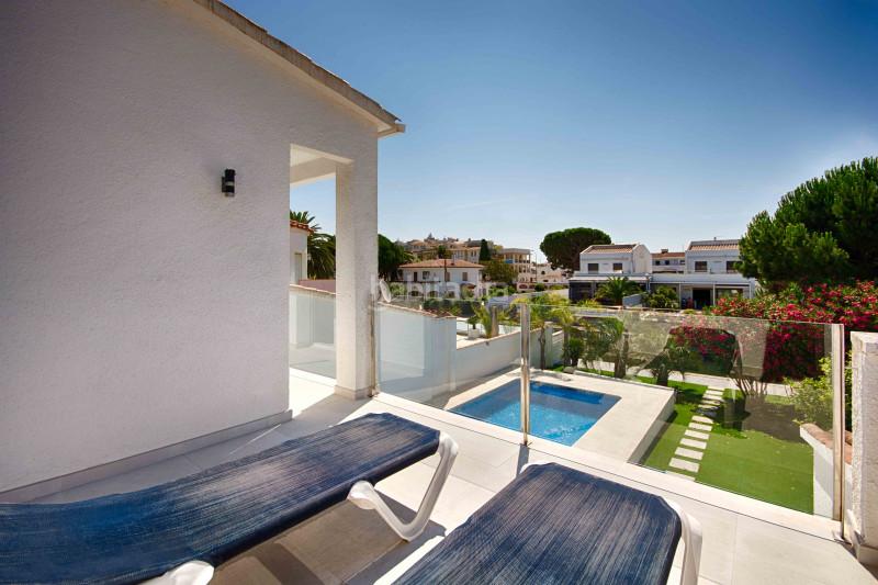 Foto 0a466b97-bb30-4b7a-b560-8aaaccfcd18d. Haus mit heizung parking pool in Cap Ras - Creus - Falconera Empuriabrava