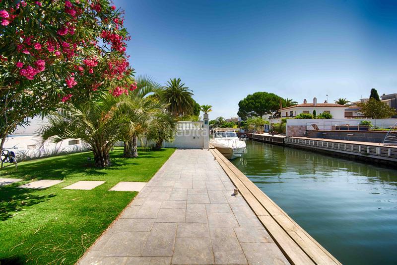 Foto 4c23a984-dda6-40ea-b5ed-a79869e300af. Haus mit heizung parking pool in Cap Ras - Creus - Falconera Empuriabrava