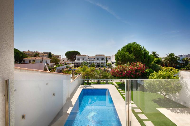 Foto d1a3827f-9c32-44eb-8c4f-95691ae3be3a. Haus mit heizung parking pool in Cap Ras - Creus - Falconera Empuriabrava