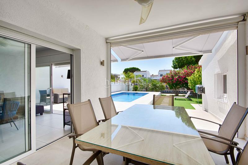 Foto f757d230-e456-4efd-99a7-335a28ddb49a. Haus mit heizung parking pool in Cap Ras - Creus - Falconera Empuriabrava