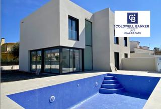 Casa  N/a. Una oportunidad única te espera en el sector requesens de empuri