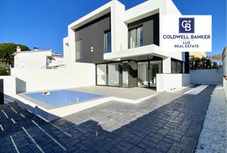 Casa  N/a. Casa nueva con piscina en empuriabrava, sector requesens, cerca