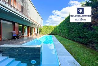 Casa  N/a. Situada a pocos pasos del centro del pueblo, esta casa con jardí