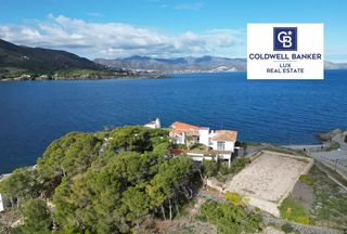 Haus  N/a. Suntuosa villa en primera línea de mar, enclavada en el corazón