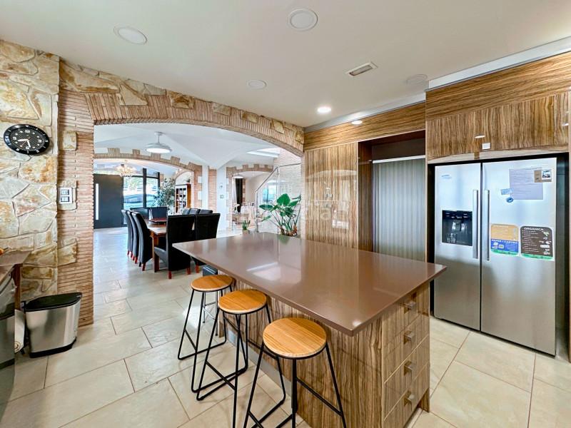 Foto cf596190-46ff-4b87-83b0-52694fa81f83. Casa esta casa de 500m en vilajuiga, costa brava, con licencia turística es una oportunidad única para comprar una propiedad de ensueño en Vilajuïga