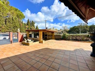 Casa  N/a. Situada en garriguella, a tan slo 12 minutos en coche de roses,