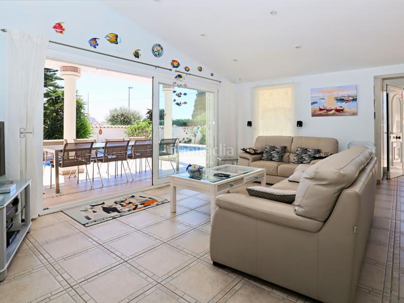 Foto 32dcf727-702d-48db-b4da-2aa04e5f6712. Casa exclusivo casa de una sola planta situada en el codiciado barrio del Peni , a pocos pasos de las playas y cerca de en Empuriabrava