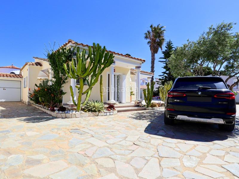 Foto 41f541af-142b-4293-a5a4-ad164e8608c1. Casa exclusivo casa de una sola planta situada en el codiciado barrio del Peni , a pocos pasos de las playas y cerca de en Empuriabrava
