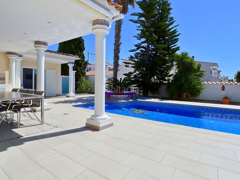 Foto 54f8e5b4-60fb-4251-a665-ffebda74c48a. Casa exclusivo casa de una sola planta situada en el codiciado barrio del Peni , a pocos pasos de las playas y cerca de en Empuriabrava