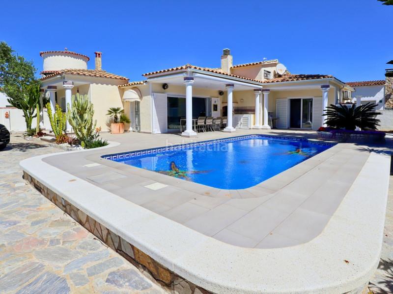Foto 5a945f44-bf40-4bd2-83bc-7979630a909b. Casa exclusivo casa de una sola planta situada en el codiciado barrio del Peni , a pocos pasos de las playas y cerca de en Empuriabrava