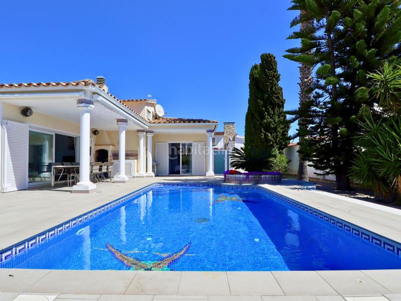 Foto 844c624c-f630-4023-a690-e52072bf7cf0. Casa exclusivo casa de una sola planta situada en el codiciado barrio del Peni , a pocos pasos de las playas y cerca de en Empuriabrava