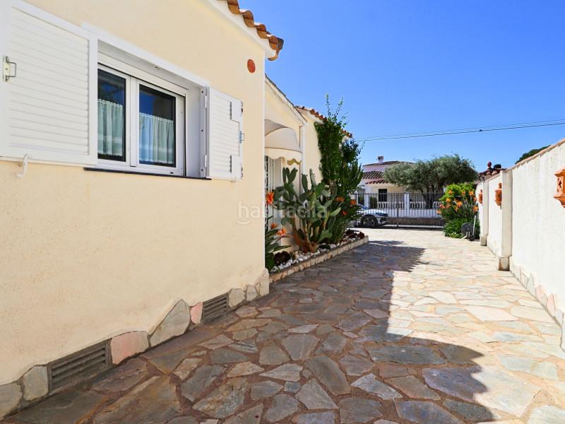 Foto deb17b24-0e43-4739-901e-22152c6537d0. Casa exclusivo casa de una sola planta situada en el codiciado barrio del Peni , a pocos pasos de las playas y cerca de en Empuriabrava
