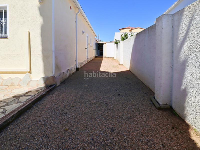 Foto eae97c8a-5591-4062-8963-bce1fe80ae22. Casa exclusivo casa de una sola planta situada en el codiciado barrio del Peni , a pocos pasos de las playas y cerca de en Empuriabrava