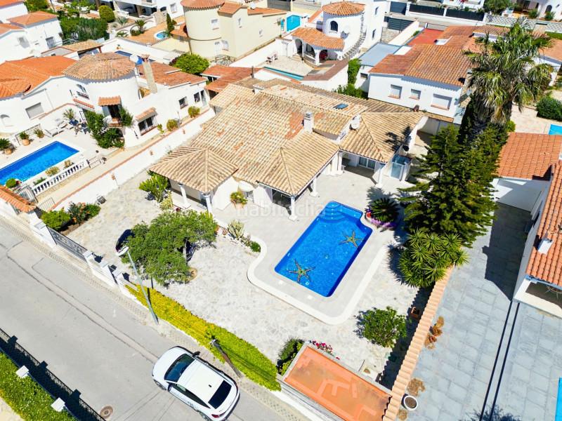Foto fd73e179-8f6a-4b03-b4b9-4f4126e205dc. Casa exclusivo casa de una sola planta situada en el codiciado barrio del Peni , a pocos pasos de las playas y cerca de en Empuriabrava