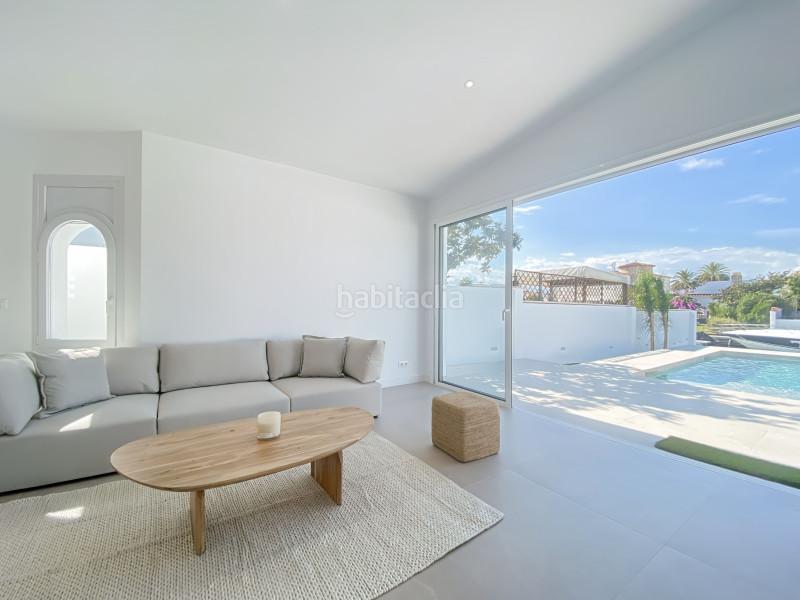 Foto 0331f0c3-9caf-4408-9f25-7b2c8b4648fe. Casa villa completamente reformada con amarre privado situada en la costa brava más concretamente , el puerto deportivo en Empuriabrava