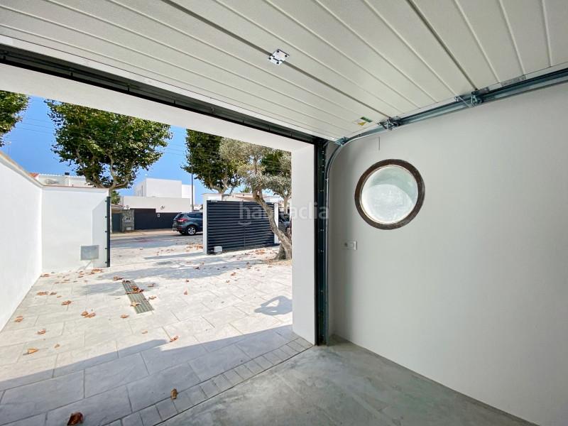 Foto 0f31c13f-83c9-4a30-8044-01c9e85b0131. Casa villa completamente reformada con amarre privado situada en la costa brava más concretamente , el puerto deportivo en Empuriabrava