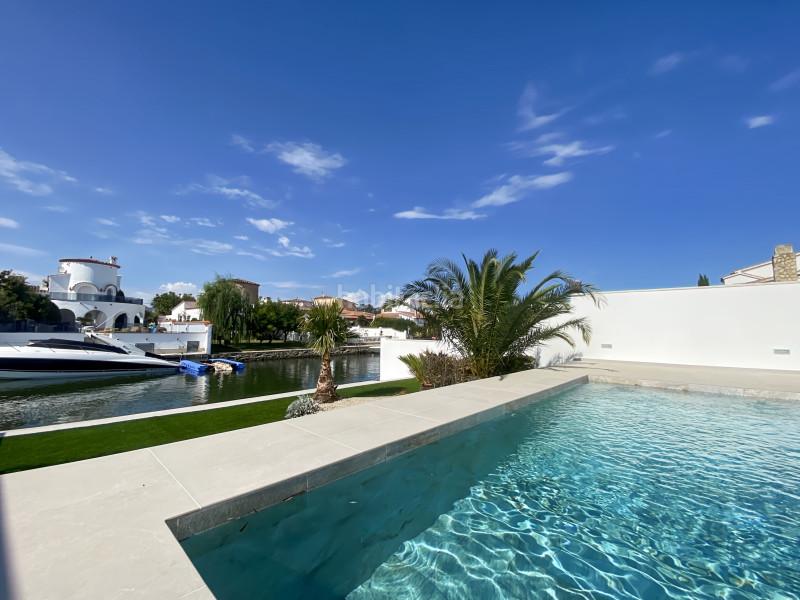 Foto 6312823d-c36a-47ae-b600-b02ff7100903. Casa villa completamente reformada con amarre privado situada en la costa brava más concretamente , el puerto deportivo en Empuriabrava