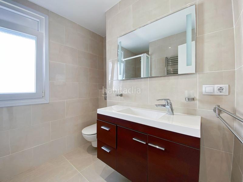 Foto ce3cb253-4a4b-41e9-8cbc-296a9bc33c5b. Casa villa completamente reformada con amarre privado situada en la costa brava más concretamente , el puerto deportivo en Empuriabrava