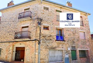 Casa  N/a. Propiedad en venta en el centro del pueblo de pontós, que ofrece