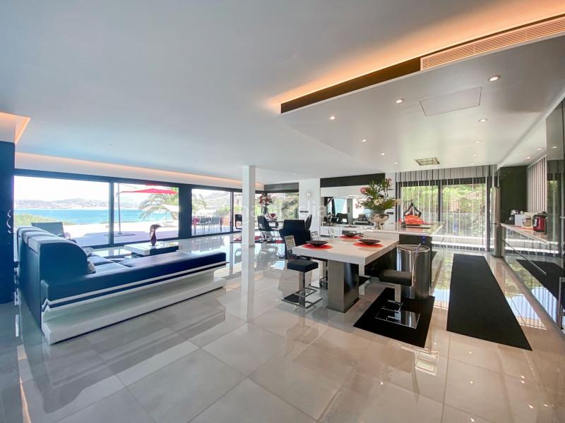 Foto 0ccdcb52-d75a-43f1-8300-2de6c17fb54c. Casa en venta, villa de lujo en primera línea de mar ubicada , a solamente 5 minutos a pie de una de las playas más bonitas de en Llançà