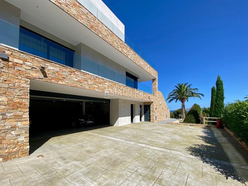 Foto 79626542-1d74-46a8-a4fd-4956baae3fe0. Casa en venta, villa de lujo en primera línea de mar ubicada , a solamente 5 minutos a pie de una de las playas más bonitas de en Llançà
