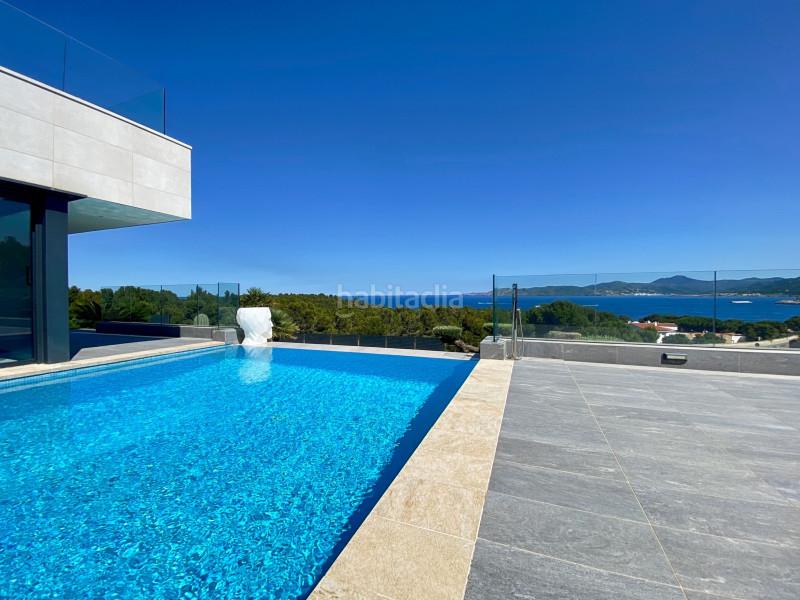 Foto 7d71c393-65b0-4cd8-831a-8db33ca15f31. Casa en venta, villa de lujo en primera línea de mar ubicada , a solamente 5 minutos a pie de una de las playas más bonitas de en Llançà
