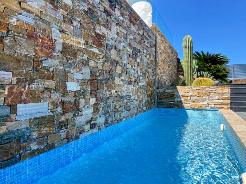 Foto 95c6e068-c143-4417-a756-d9d553790bdc. Casa en venta, villa de lujo en primera línea de mar ubicada , a solamente 5 minutos a pie de una de las playas más bonitas de en Llançà