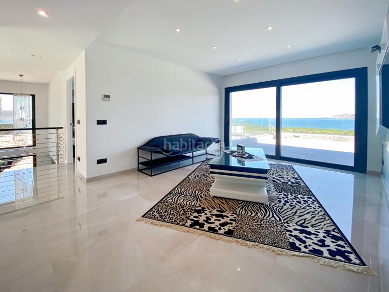 Foto a36d5f1b-090e-43fb-834e-7ba970e20068. Casa en venta, villa de lujo en primera línea de mar ubicada , a solamente 5 minutos a pie de una de las playas más bonitas de en Llançà