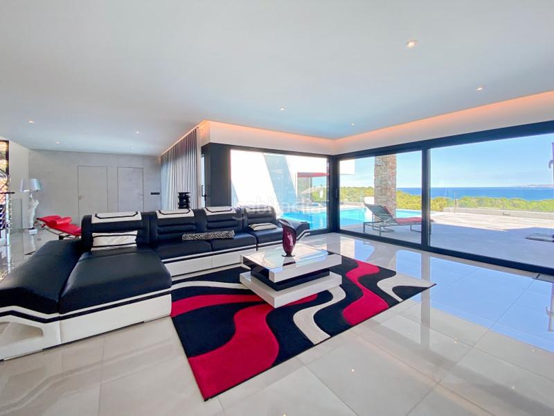 Foto b5067ede-7f7d-4c02-a18a-072a7012a225. Casa en venta, villa de lujo en primera línea de mar ubicada , a solamente 5 minutos a pie de una de las playas más bonitas de en Llançà