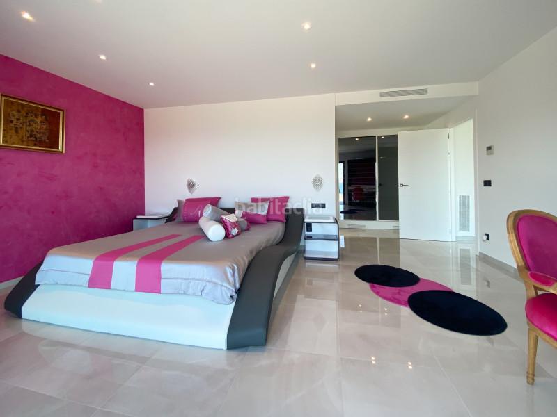 Foto dcd68a71-ea92-4412-9fa5-7042ca3a785b. Casa en venta, villa de lujo en primera línea de mar ubicada , a solamente 5 minutos a pie de una de las playas más bonitas de en Llançà