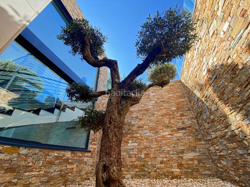 Foto e1da2348-e4de-46e2-a217-bcffcfe5e18a. Casa en venta, villa de lujo en primera línea de mar ubicada , a solamente 5 minutos a pie de una de las playas más bonitas de en Llançà