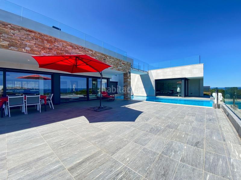 Foto e2ff1dfc-eb9f-4734-835c-45fa242ba77b. Casa en venta, villa de lujo en primera línea de mar ubicada , a solamente 5 minutos a pie de una de las playas más bonitas de en Llançà