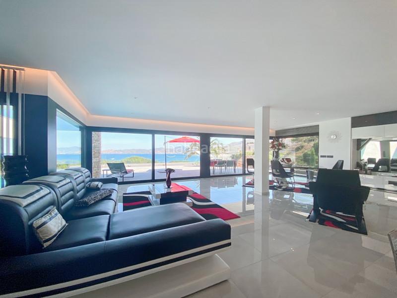 Foto e9fe7edf-de20-4f48-afa4-4168770cf960. Casa en venta, villa de lujo en primera línea de mar ubicada , a solamente 5 minutos a pie de una de las playas más bonitas de en Llançà