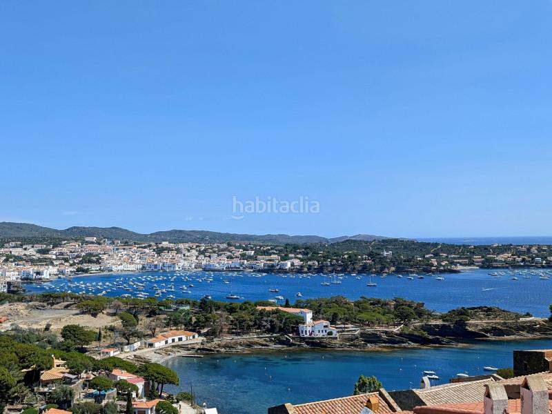Foto 57ed1d8f-091a-428a-bc76-28542d379f34. Casa encantadora casa de dos pisos con una vista preciosa al mar y al pueblo , una terraza soleada y una segunda terraza con en Cadaqués