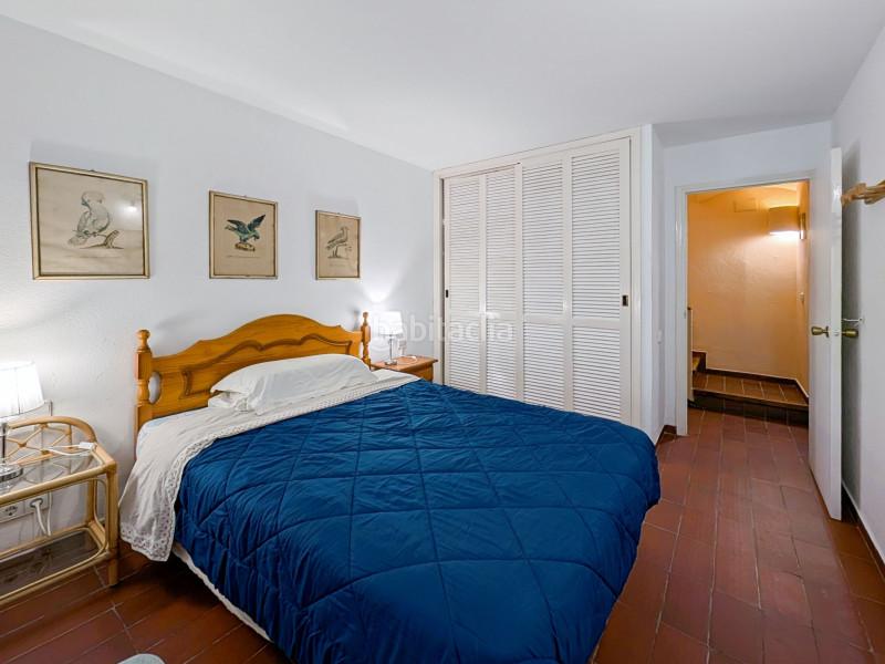 Foto 627749ad-effa-4e10-bfc9-42518fefdef6. Casa encantadora casa de dos pisos con una vista preciosa al mar y al pueblo , una terraza soleada y una segunda terraza con en Cadaqués