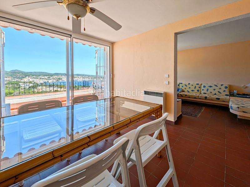 Foto 782d91a0-e4bc-4ba7-8e49-159b19d5d630. Casa encantadora casa de dos pisos con una vista preciosa al mar y al pueblo , una terraza soleada y una segunda terraza con en Cadaqués