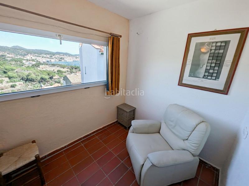 Foto 7d6c019b-0b7a-4a20-8be4-e7c17c6b7b3a. Casa encantadora casa de dos pisos con una vista preciosa al mar y al pueblo , una terraza soleada y una segunda terraza con en Cadaqués