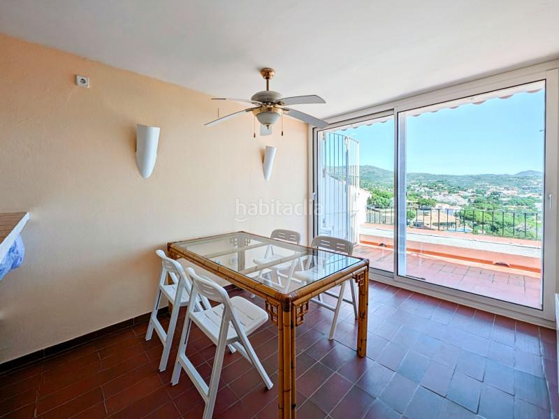 Foto 8bd1deb8-173c-4114-a1de-6c6dafe93823. Casa encantadora casa de dos pisos con una vista preciosa al mar y al pueblo , una terraza soleada y una segunda terraza con en Cadaqués