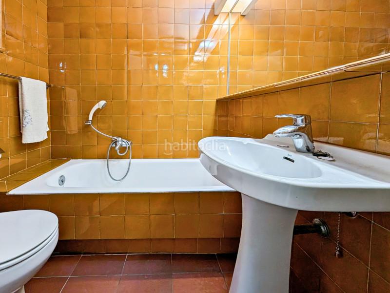 Foto aefe3379-c7bd-4867-99de-626ea28e7dfa. Casa encantadora casa de dos pisos con una vista preciosa al mar y al pueblo , una terraza soleada y una segunda terraza con en Cadaqués