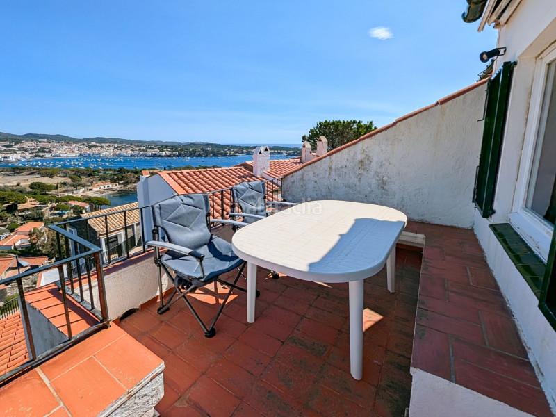 Foto e19b0607-d25a-45c3-b48e-0f316eaed42c. Casa encantadora casa de dos pisos con una vista preciosa al mar y al pueblo , una terraza soleada y una segunda terraza con en Cadaqués