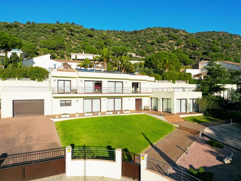Foto 802548f1-3ff4-4f16-9a6e-7638c3cdcb44. Casa le presentamos esta villa ubicada en la exclusiva residencia de els olivars, . esta elegante propiedad combina lujo y confor en Pau