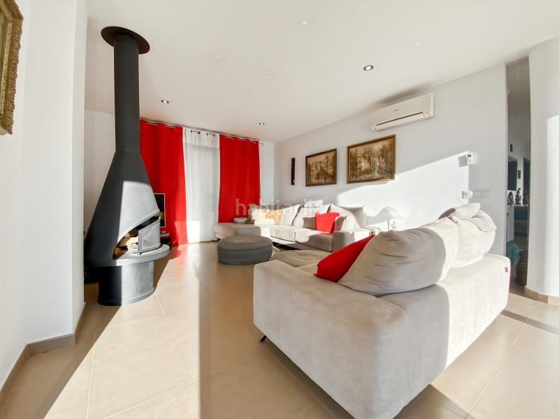 Foto c48b0b8c-f49a-4e23-a023-cac73dc75c34. Casa le presentamos esta villa ubicada en la exclusiva residencia de els olivars, . esta elegante propiedad combina lujo y confor en Pau