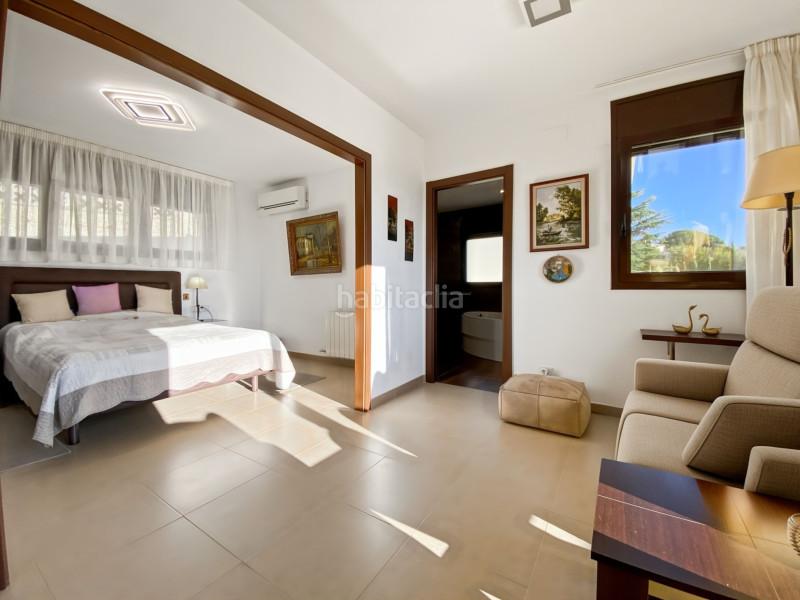 Foto dec56a4f-1b12-460b-a69b-712179e58d5f. Casa le presentamos esta villa ubicada en la exclusiva residencia de els olivars, . esta elegante propiedad combina lujo y confor en Pau