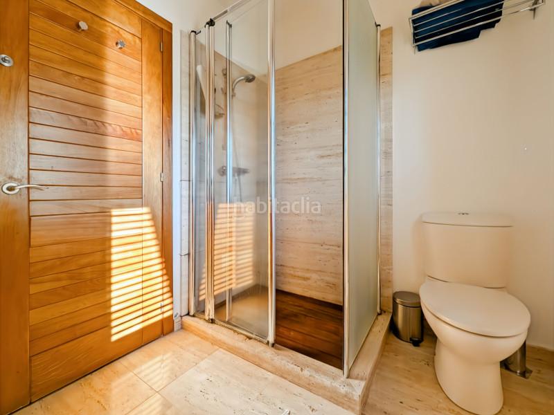 Foto 183ada34-e00a-4ca9-9b5e-daede57ea76a. Casa amb calefacció aparcament piscina a Eixample Residencial Escala (L´)