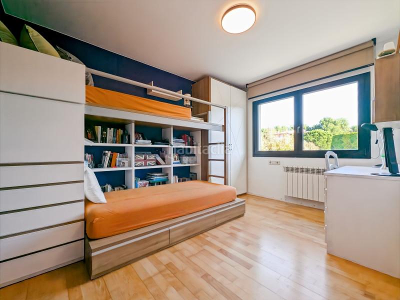 Foto e3ab2a89-fdb8-4b51-bb50-de8c7e92c6ca. Casa amb calefacció aparcament piscina a Eixample Residencial Escala (L´)