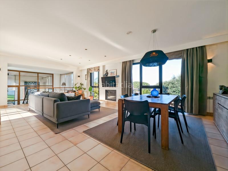 Foto f11a1157-00a8-4e80-b2a3-9cdbf7718f49. Casa amb calefacció aparcament piscina a Eixample Residencial Escala (L´)