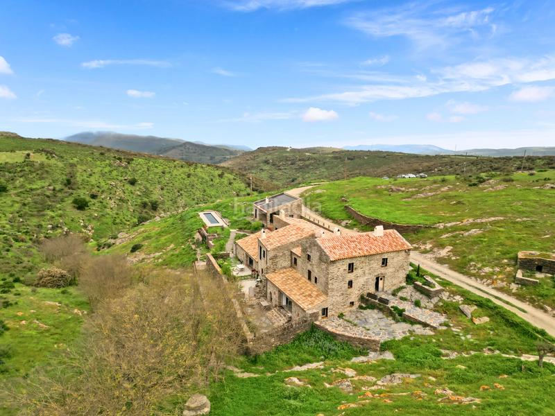 Foto 673c083c-3800-44ff-9901-a59732f1d789. Casa masía reformada con 100 hectáreas de terreno situada en el corazón del parque natural del cap de creus, alt empordà. con vistas pr en Roses