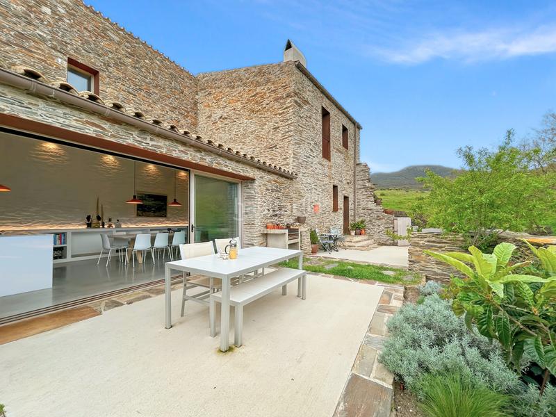 Foto adaaf15b-aeeb-4a83-bc48-ab5f2c1885f9. Casa masía reformada con 100 hectáreas de terreno situada en el corazón del parque natural del cap de creus, alt empordà. con vistas pr en Roses