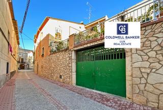 Casa  N/a. Se vende esta casa con terraza soleada situada en el centro del